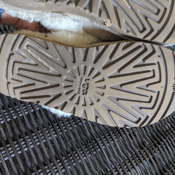 🔥 Ugg Slippers - Picture 7 of 8